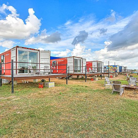 Flophouze Shipping Container Hotel Round Top Zewnętrze zdjęcie