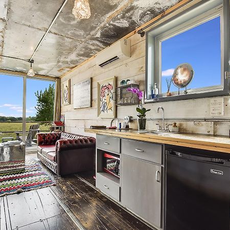 Flophouze Shipping Container Hotel Round Top Zewnętrze zdjęcie