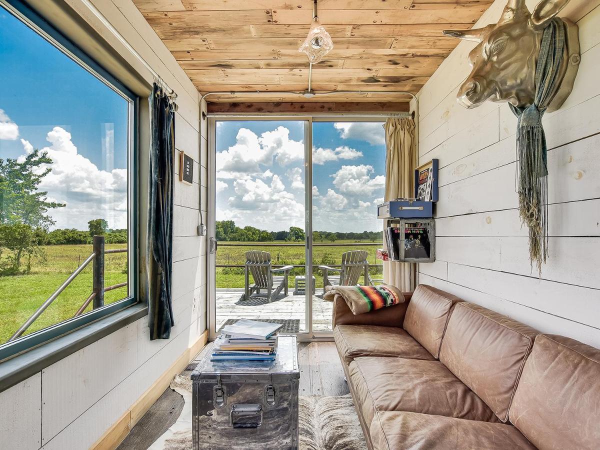 Flophouze Shipping Container Hotel Round Top Zewnętrze zdjęcie