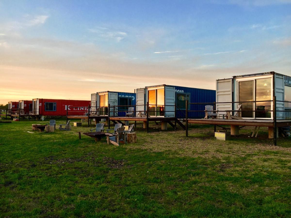 Flophouze Shipping Container Hotel Round Top Zewnętrze zdjęcie