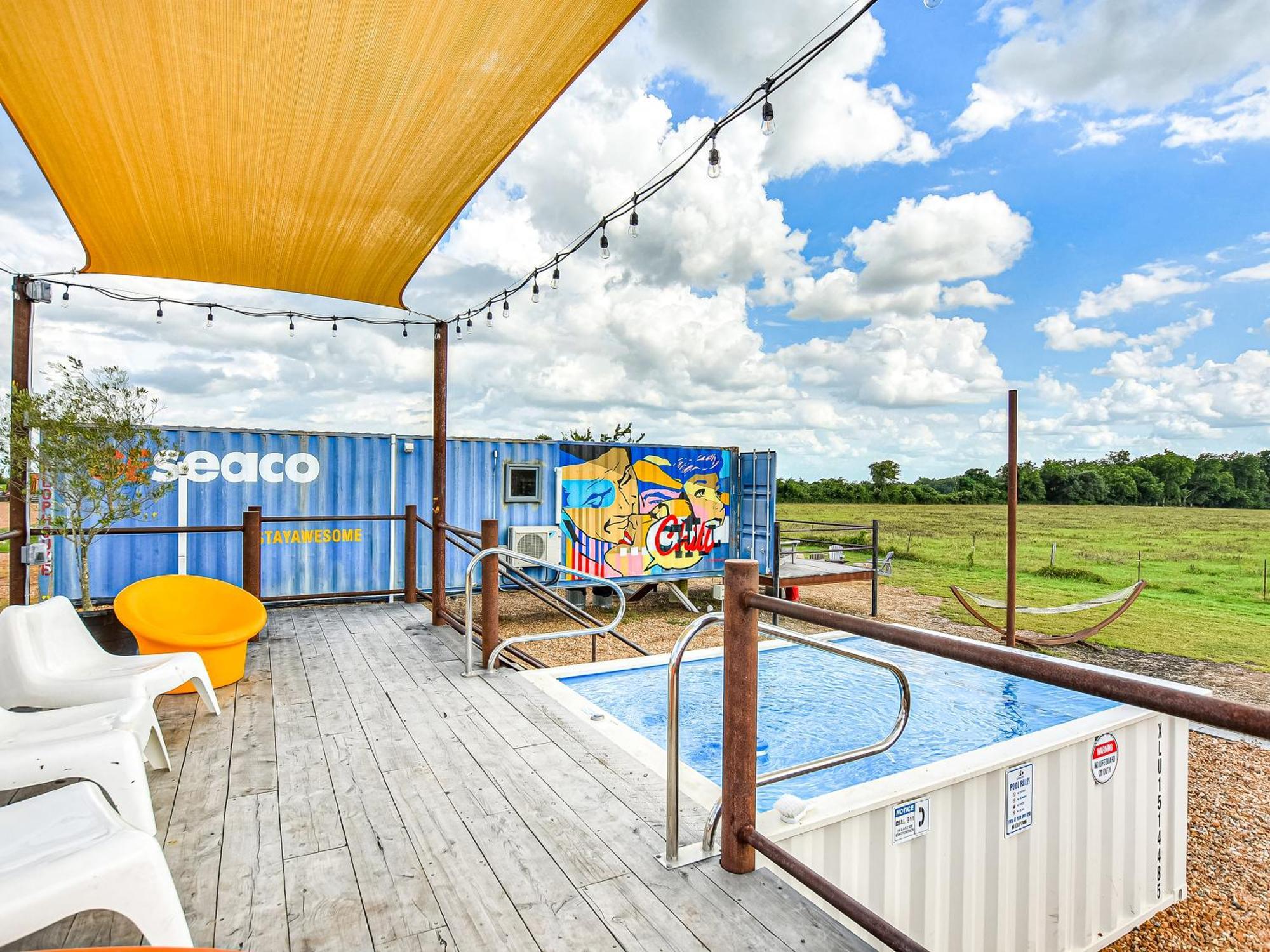 Flophouze Shipping Container Hotel Round Top Zewnętrze zdjęcie