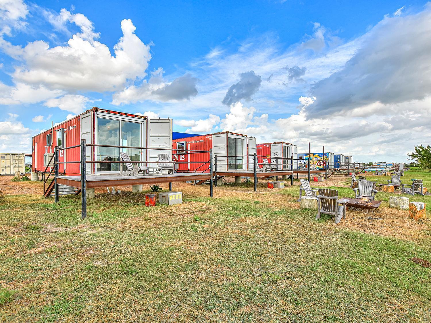 Flophouze Shipping Container Hotel Round Top Zewnętrze zdjęcie